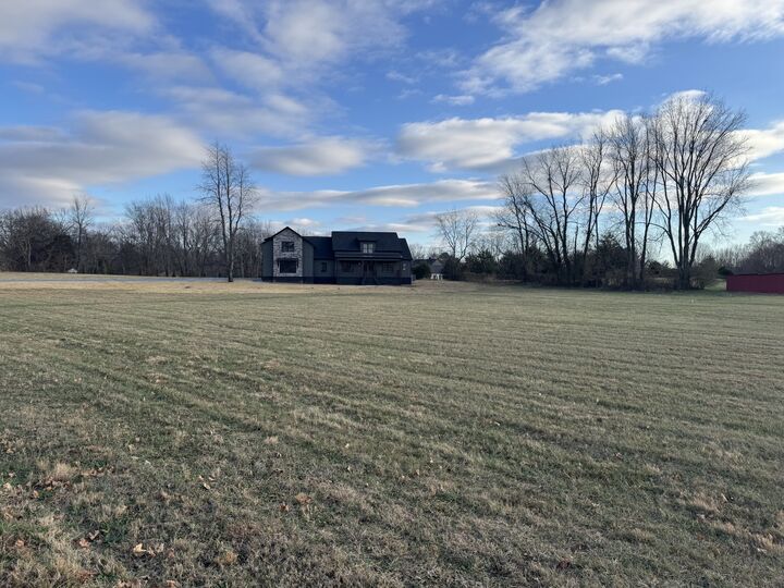 Property Photo:  112 Bradley Ln  TN 37048 