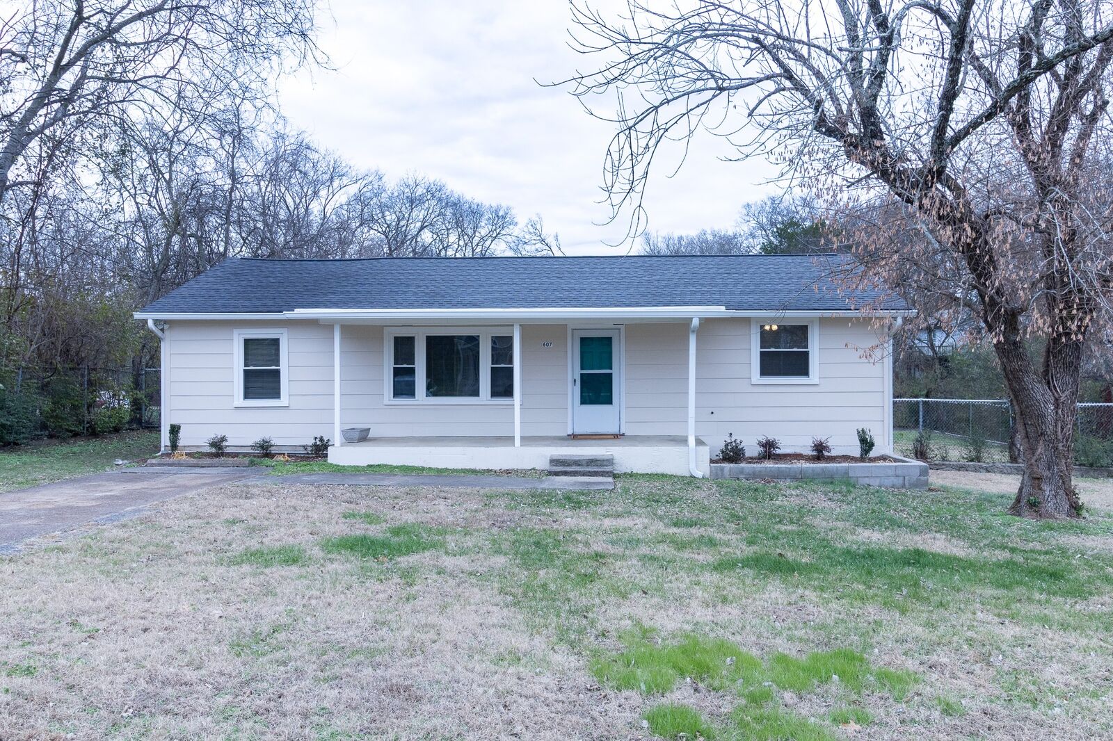 Property Photo:  607 Center St  TN 37115 