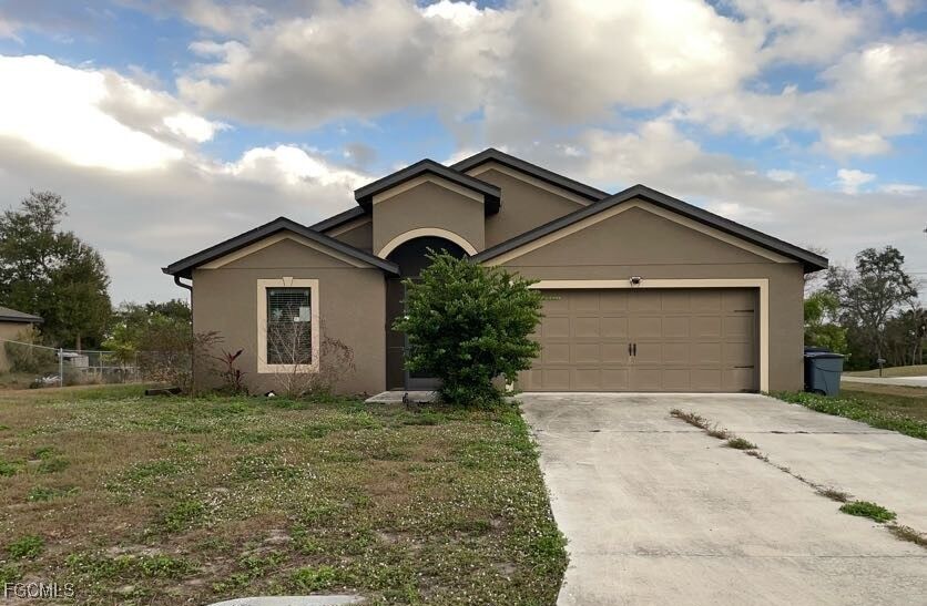 Property Photo:  815 Lystra Avenue  FL 33913 