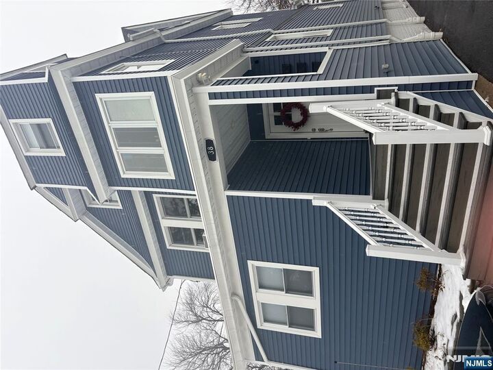 Property Photo:  40 Poplar 1  NJ 07601 