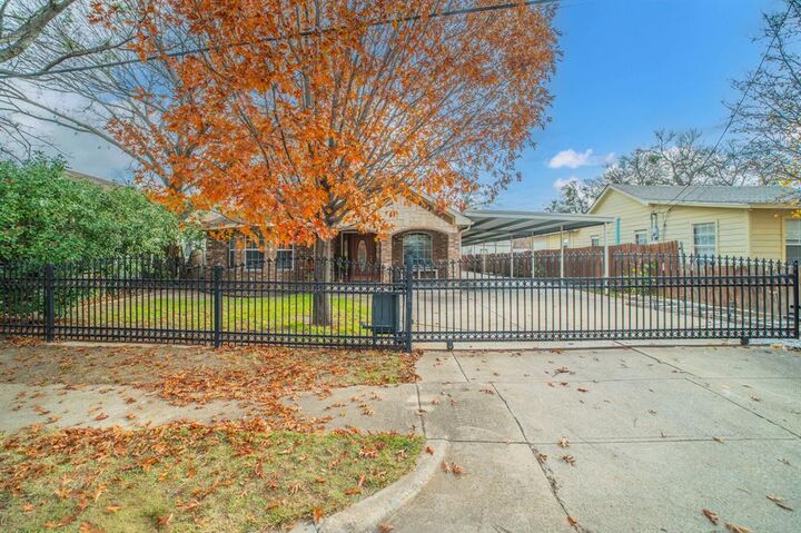 Property Photo:  3934 Harlingen Street  TX 75212 