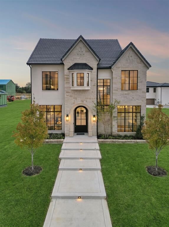 Property Photo:  200 Murano Place  TX 76092 