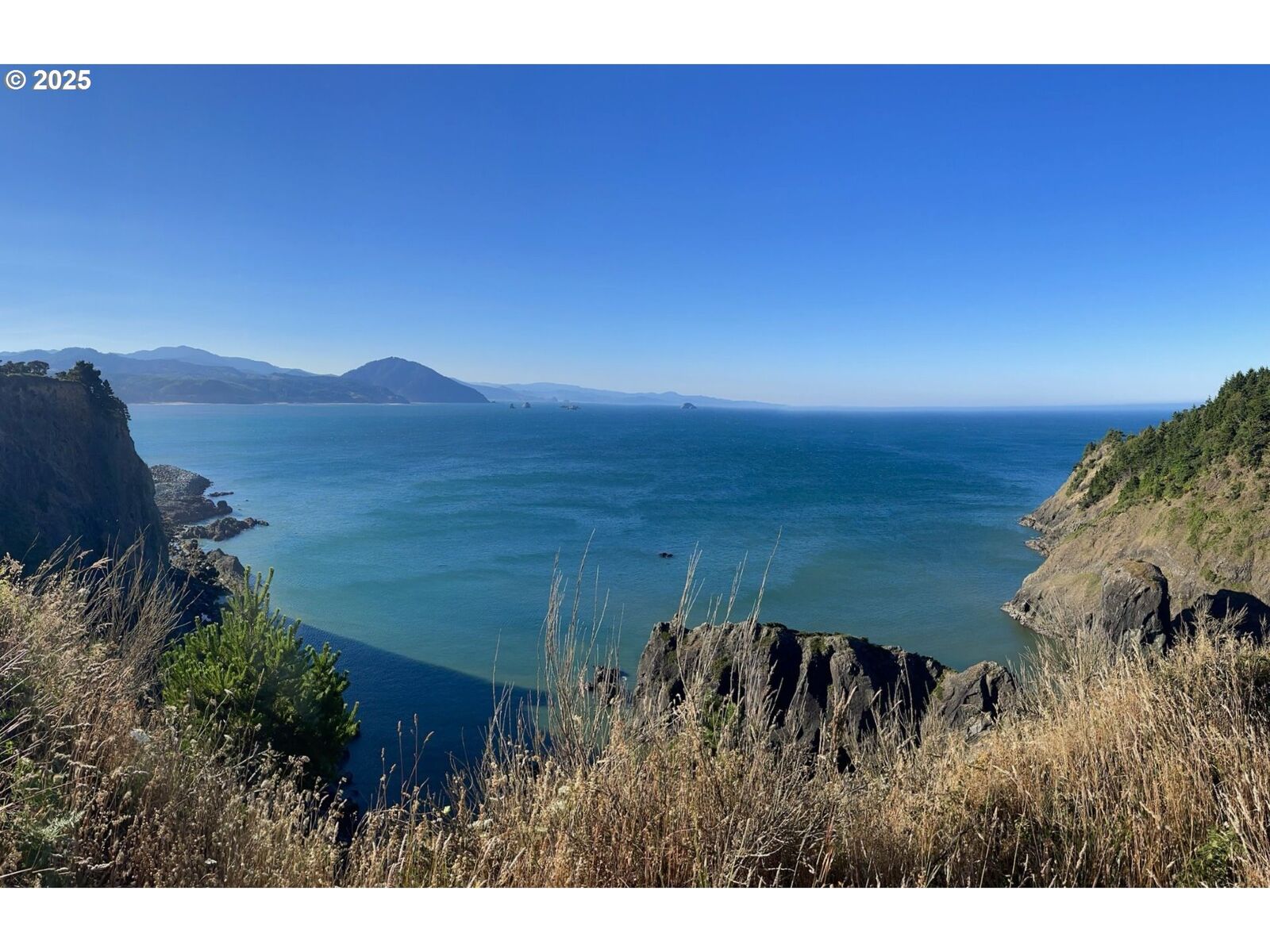 Property Photo: 805 King St OR 97465