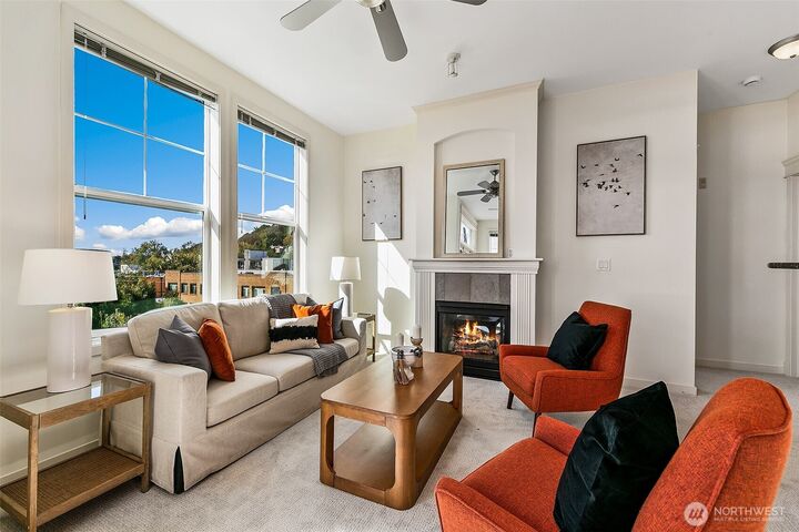 Property Photo:  530  4th Avenue W 502  WA 98119 