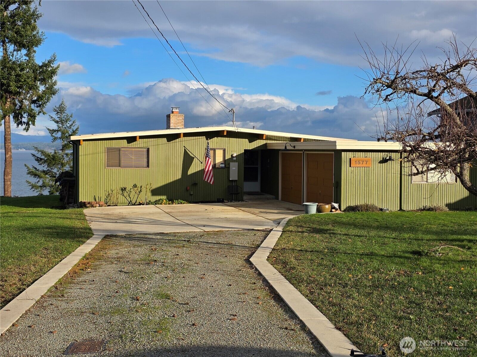 Property Photo:  1577  Country Club Drive  WA 98282 