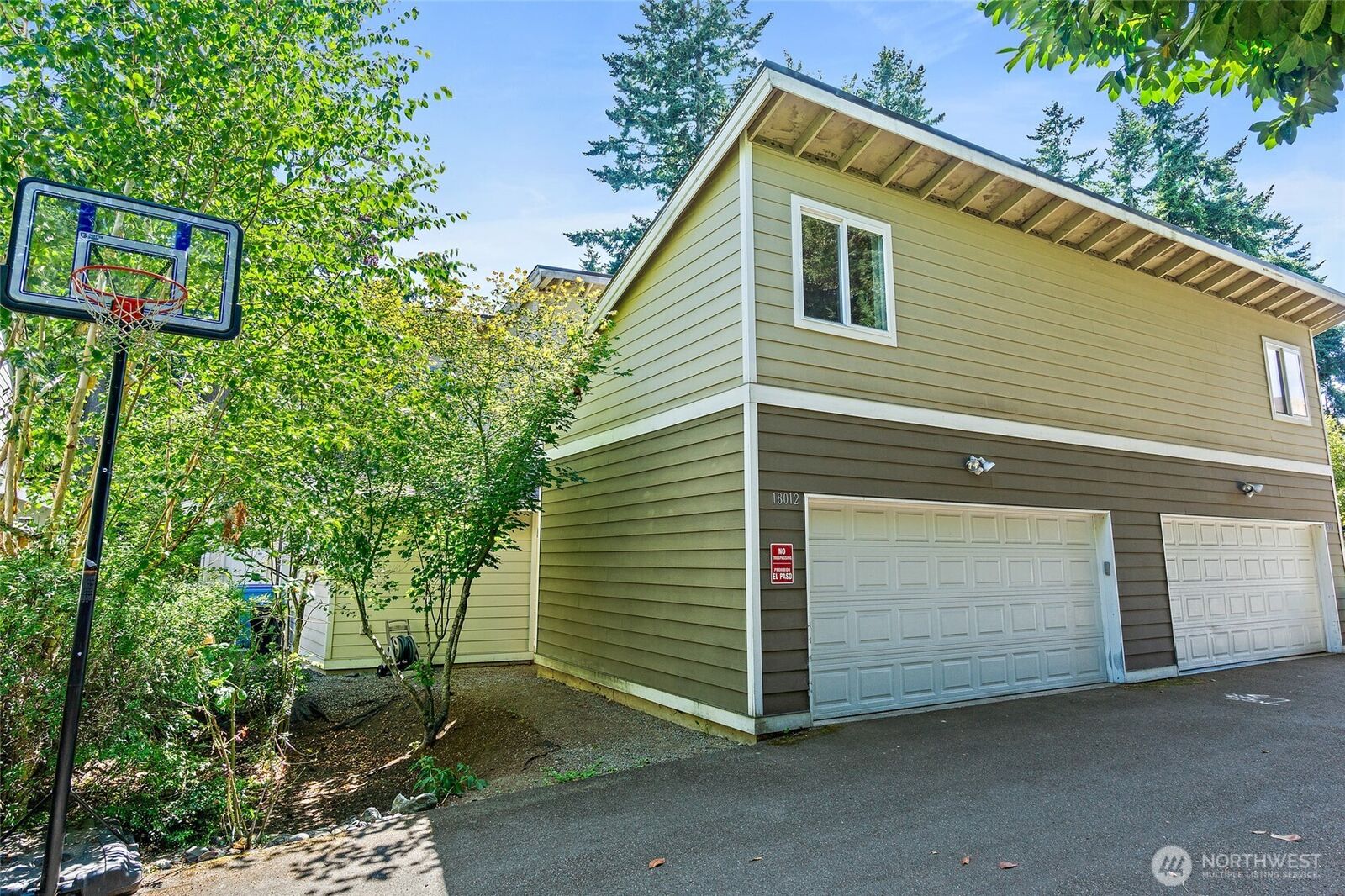 Property Photo:  18012  Stone Avenue N  WA 98133 
