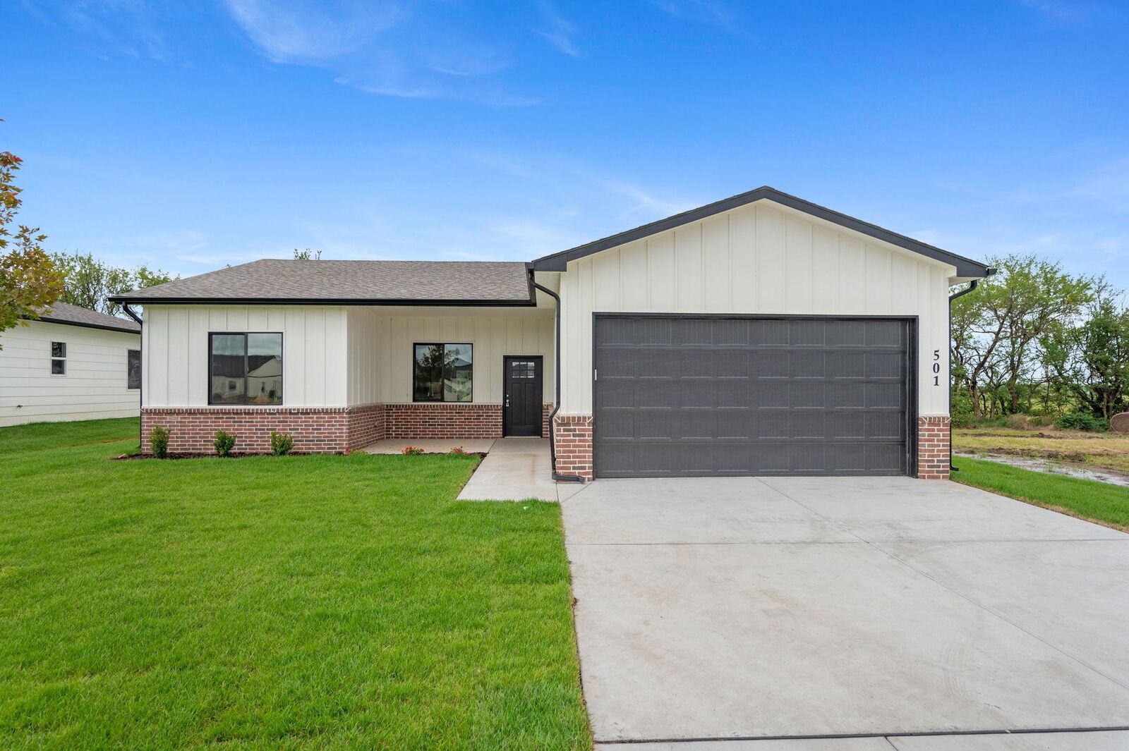 Property Photo: 707 E Elmwood St KS 67147