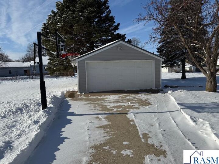 Property Photo:  1023 N Eighth Street  MN 56081 