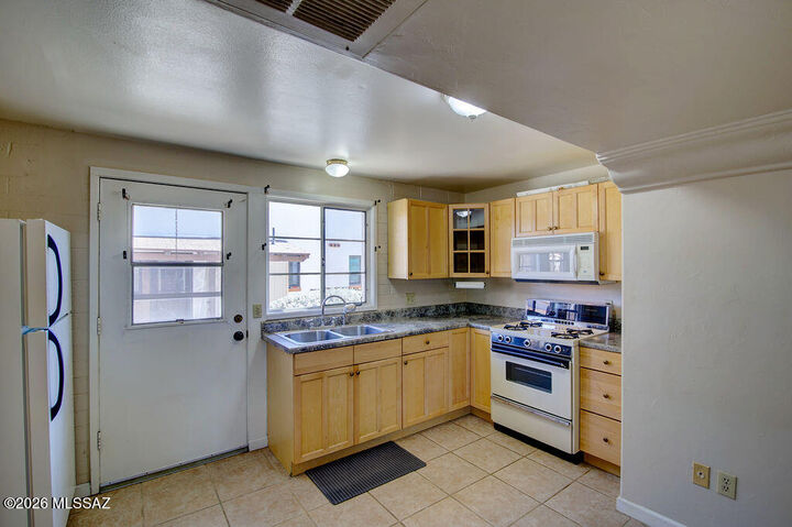 Property Photo:  135 S Paseo Quinta C  AZ 85614 