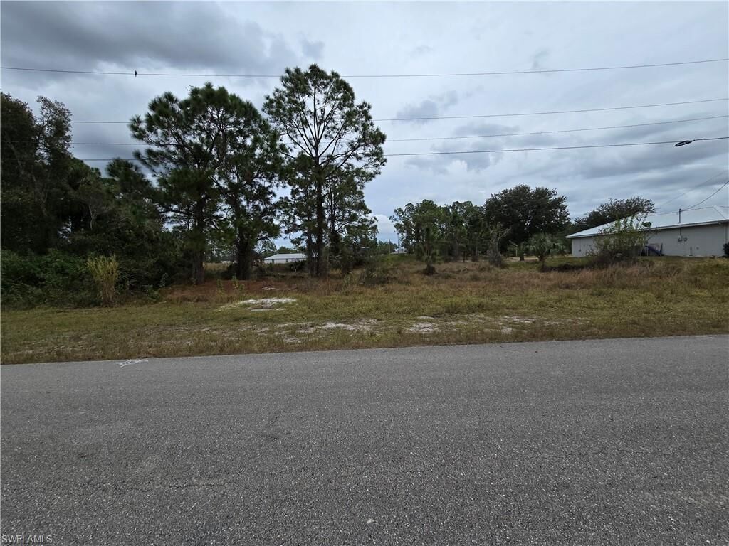 Property Photo:  687 Foxchase Dr  FL 33974 