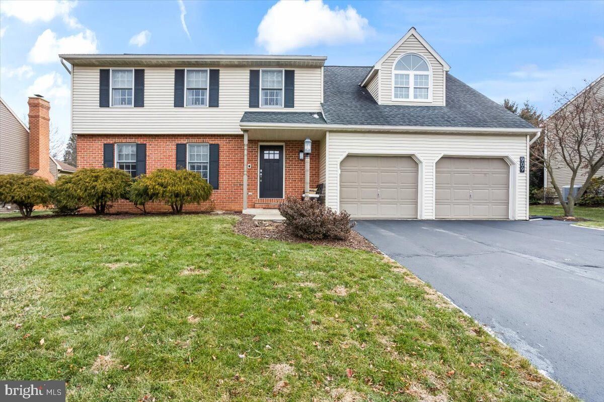 Property Photo:  909 Lindsay Lane  PA 17601 