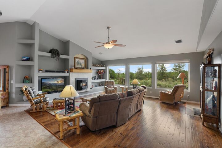 Property Photo:  611 E Hunter Drive  AZ 85541 