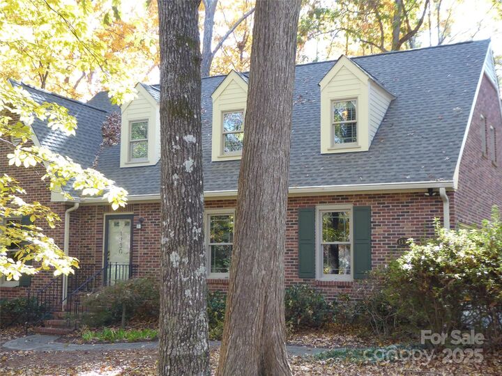 Property Photo: 1330 Burtonwood Circle NC 28212