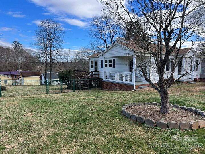 Property Photo: 122 Murphy Court NC 28655