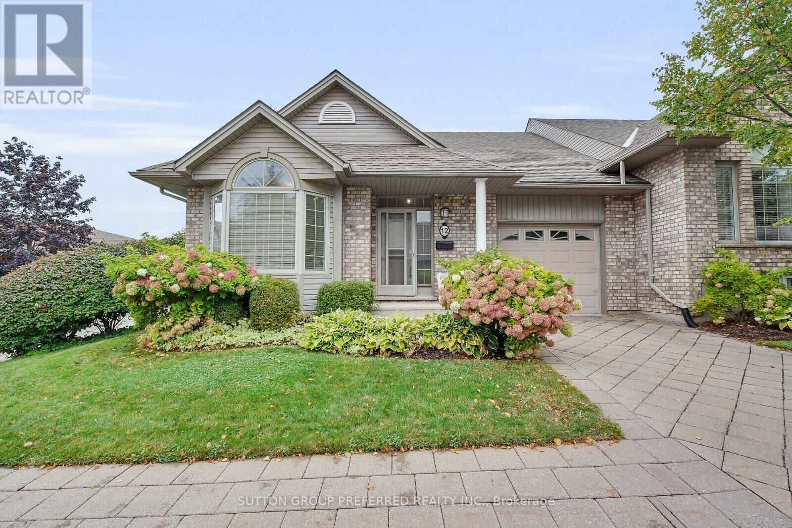 Property Photo:  800 Commissioners Road West 12  ON N6K 1C2 