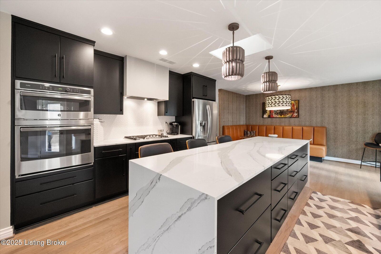 Property Photo: 1430 Oakmont Cir KY 40065