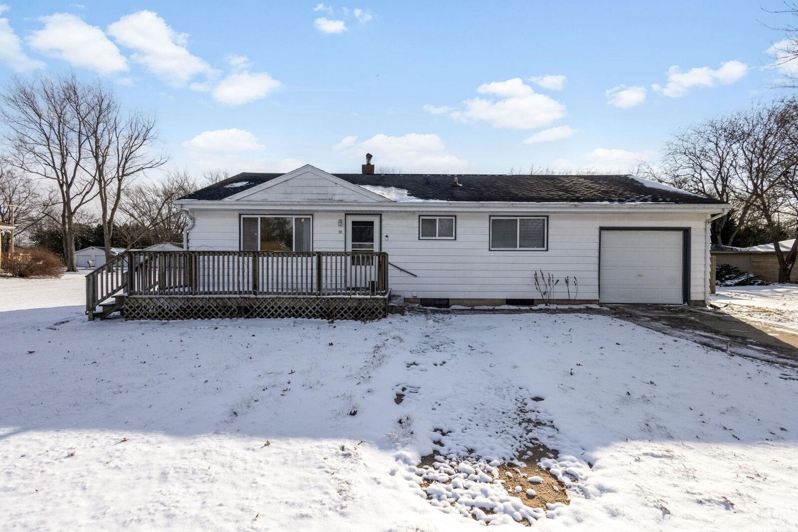 Property Photo:  121 Shamrock Street  IN 46574-4657 