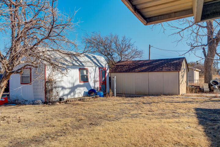Property Photo:  312 S Plains Road  TX 79370 