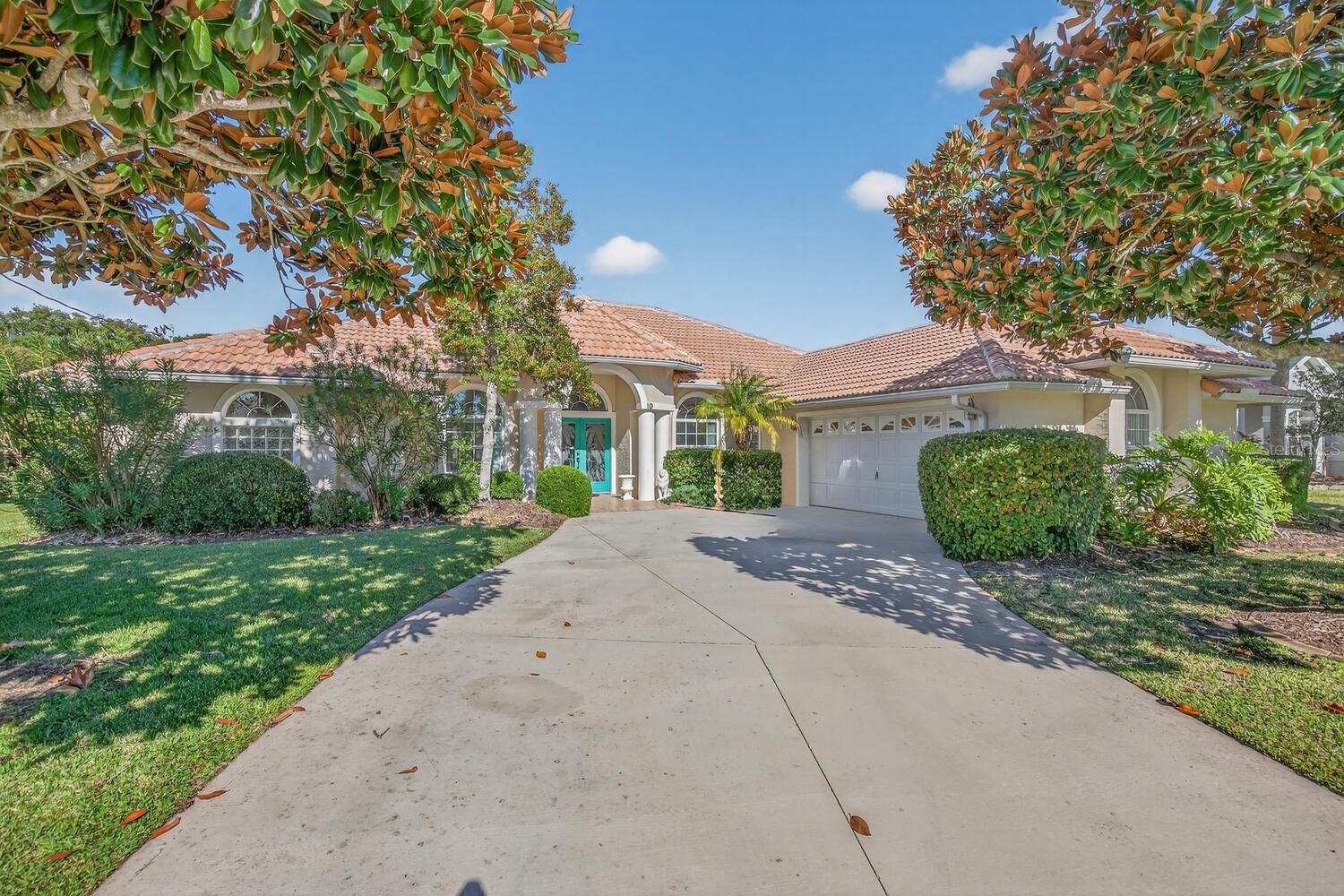 Property Photo:  10 Collinson Court  FL 32137 