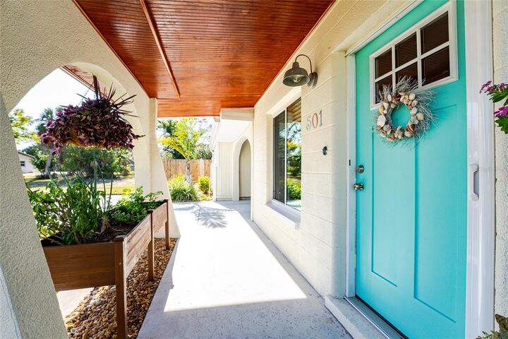 Property Photo: 501 Canal Way FL 34275