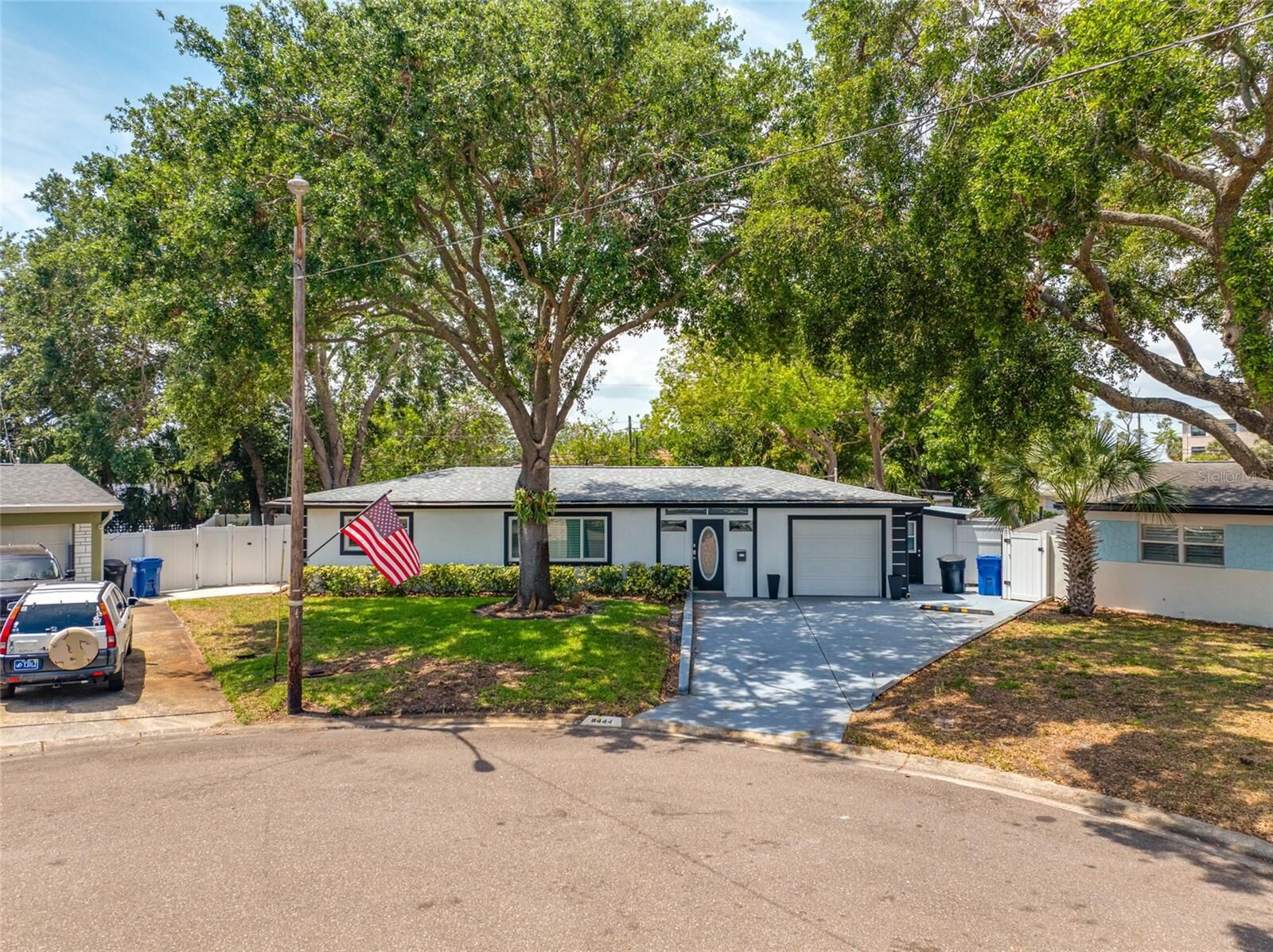 Property Photo: 8444 8th Way N FL 33702