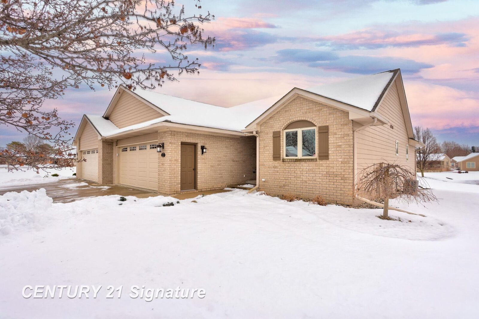 Property Photo:  5 Logmark Place  MI 48603 