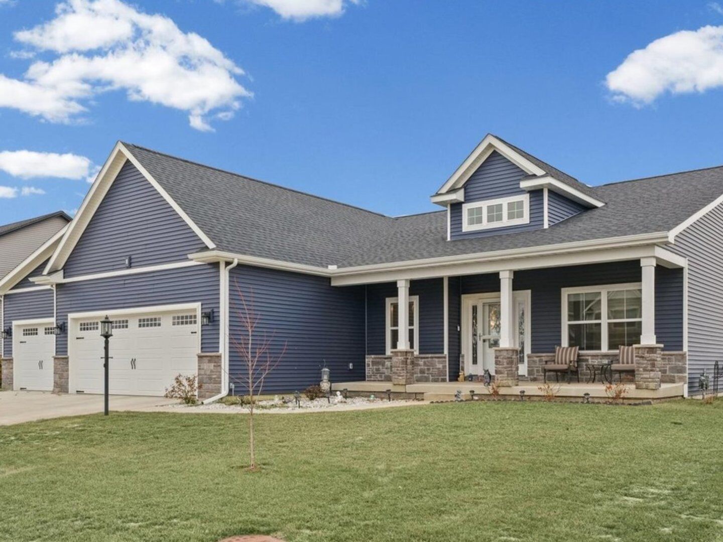 Property Photo: 1105 Glen Abbey Drive IL 61822