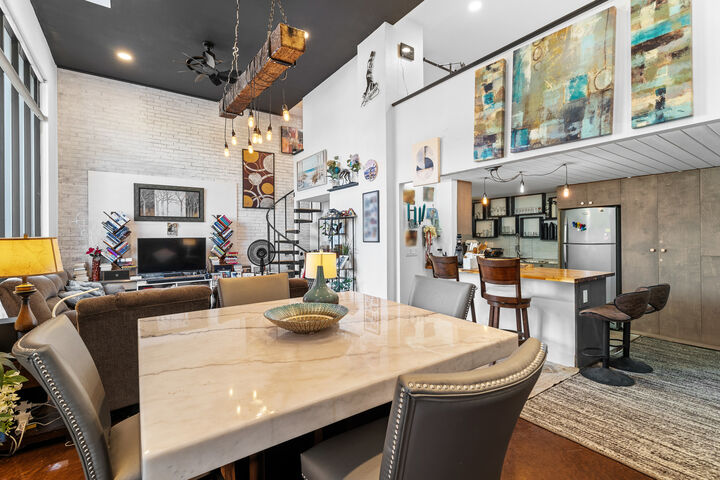 Property Photo:  40 N Tower Road 1E  IL 60523 