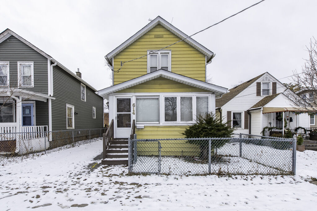 Property Photo: 614 Walnut Street IL 60085