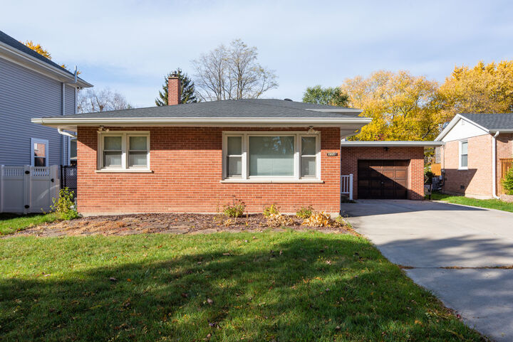 Property Photo:  114 N Forest Avenue  IL 60074 