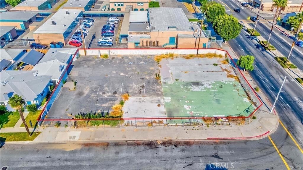 Property Photo:  2416 E Alondra  CA 90221 