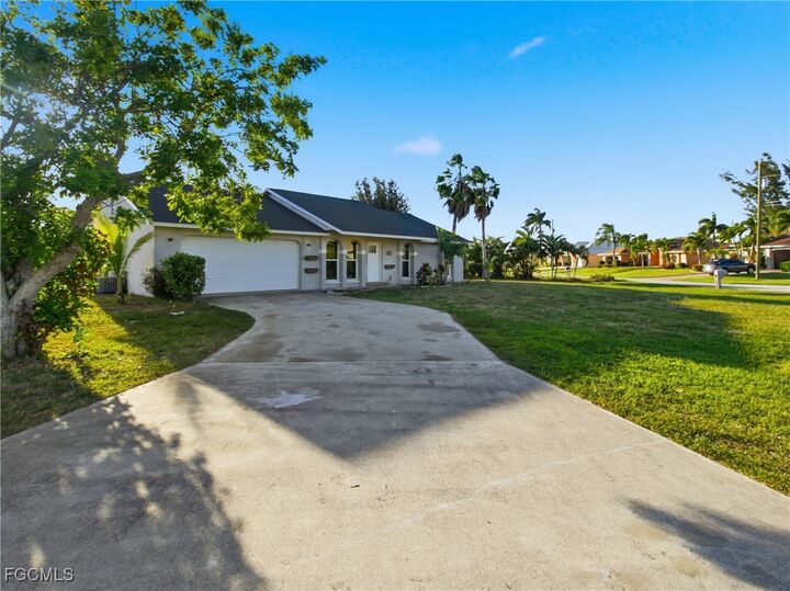 Property Photo:  2618 SW 32nd Lane  FL 33914 
