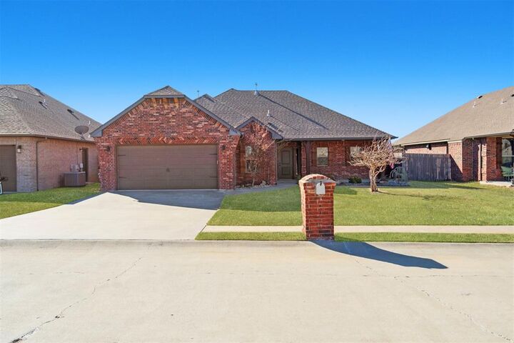 Property Photo:  20644 Landmark Drive  OK 73045 