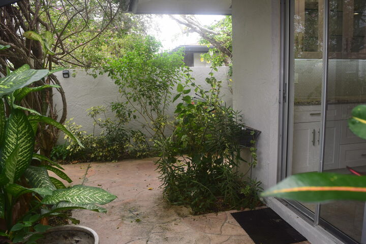 Property Photo:  5700 Queen Palm Court A  FL 33484 