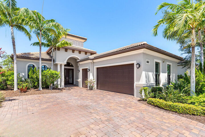 Property Photo:  183 SE Calmo Circle  FL 34984 