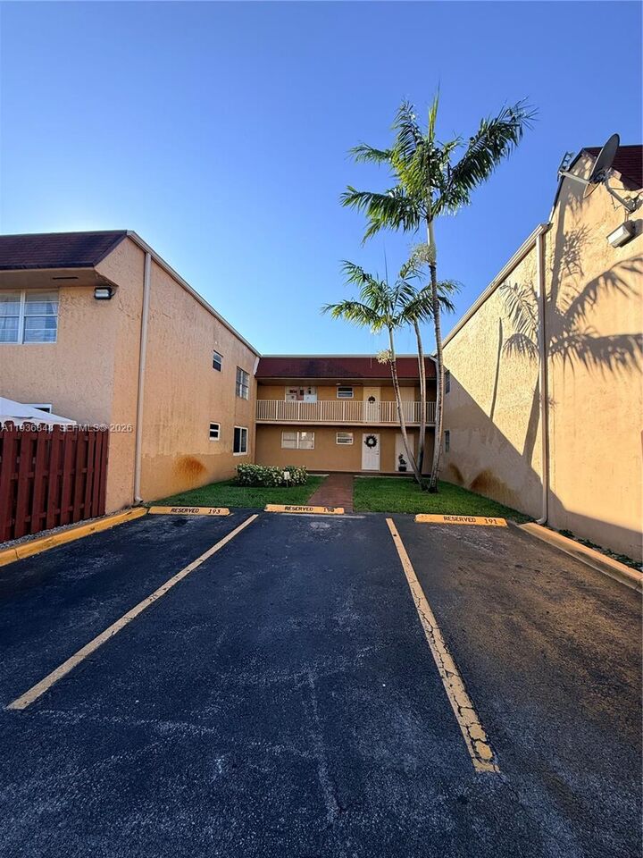 Property Photo:  9972 SW 88th St 1125  FL 33176 