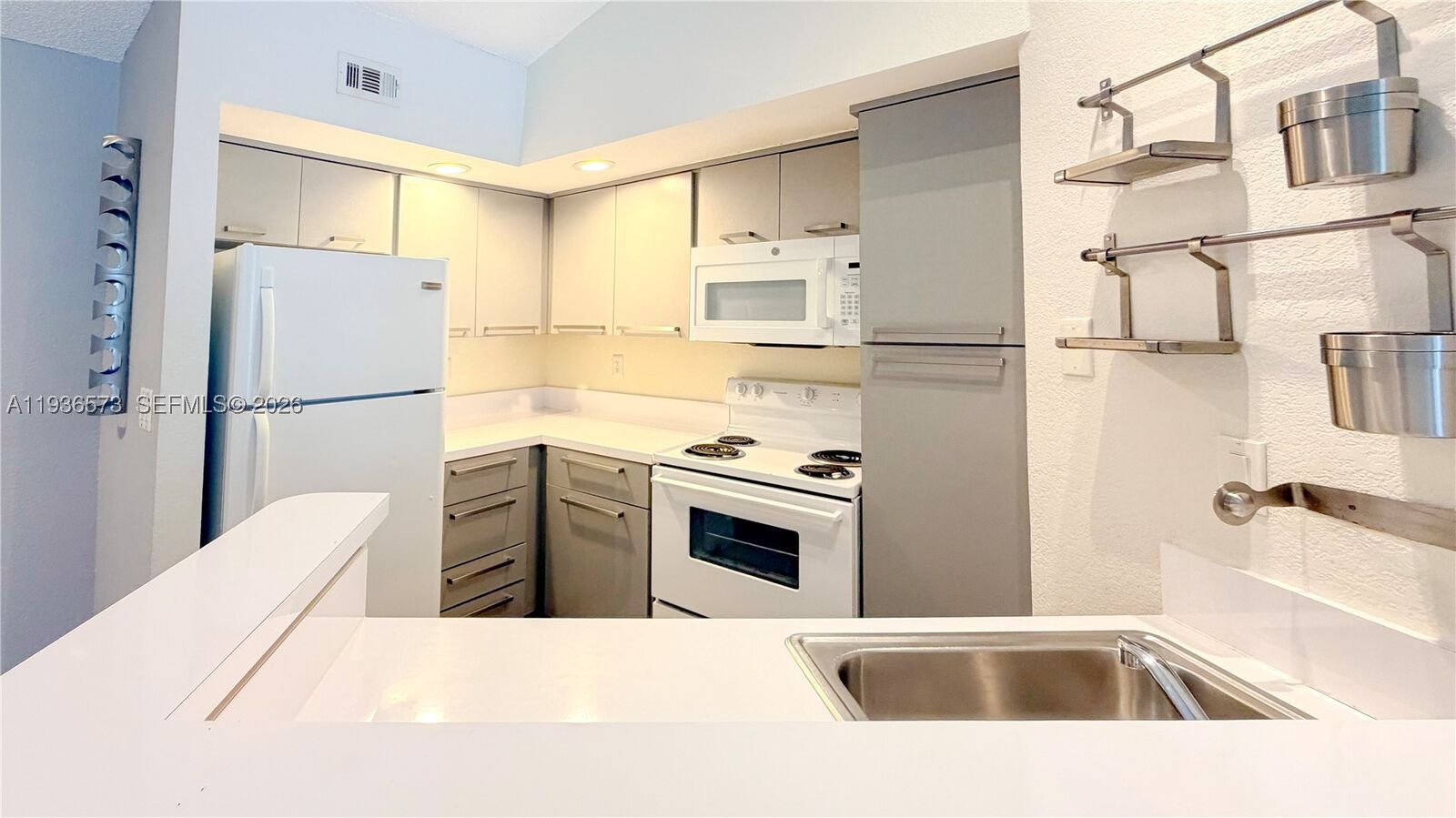Property Photo: 643 Vista Isles Dr 1825 FL 33325