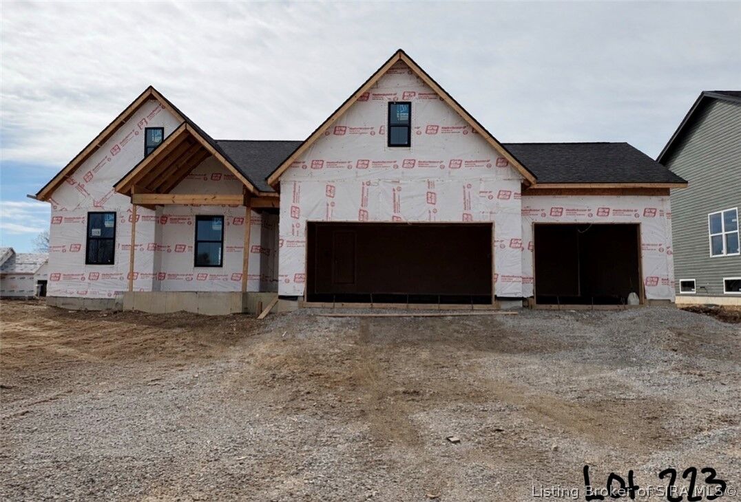 Property Photo: 2600 Vineyard Way 223 IN 47173