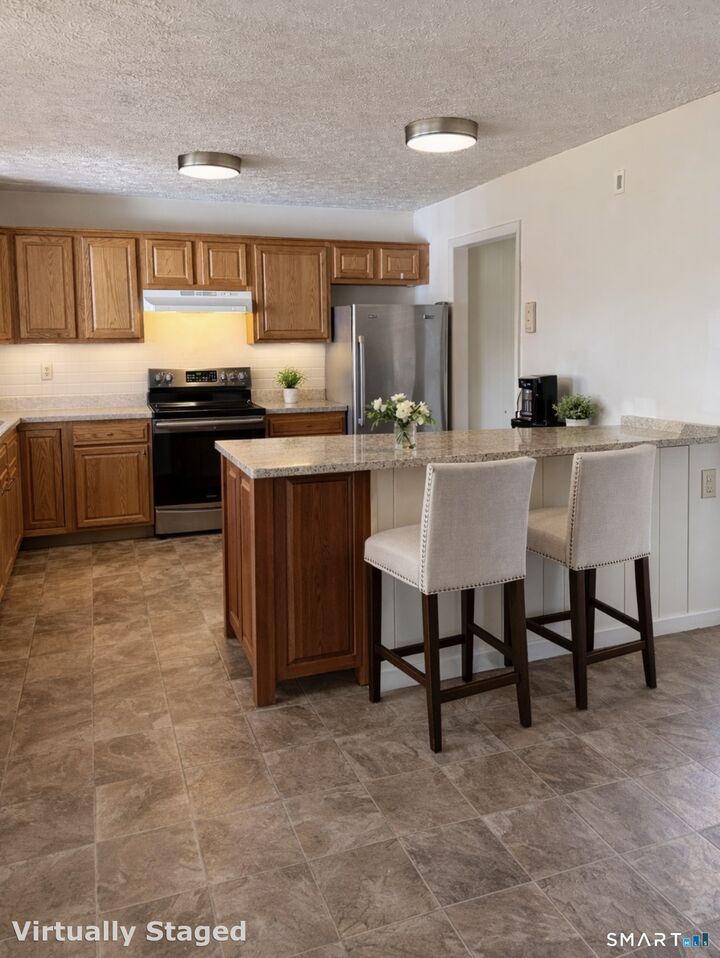 Property Photo:  158 Leetes Island Road  CT 06405 