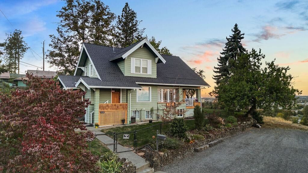 Property Photo:  2128 E Altamont Pl  WA 99202 