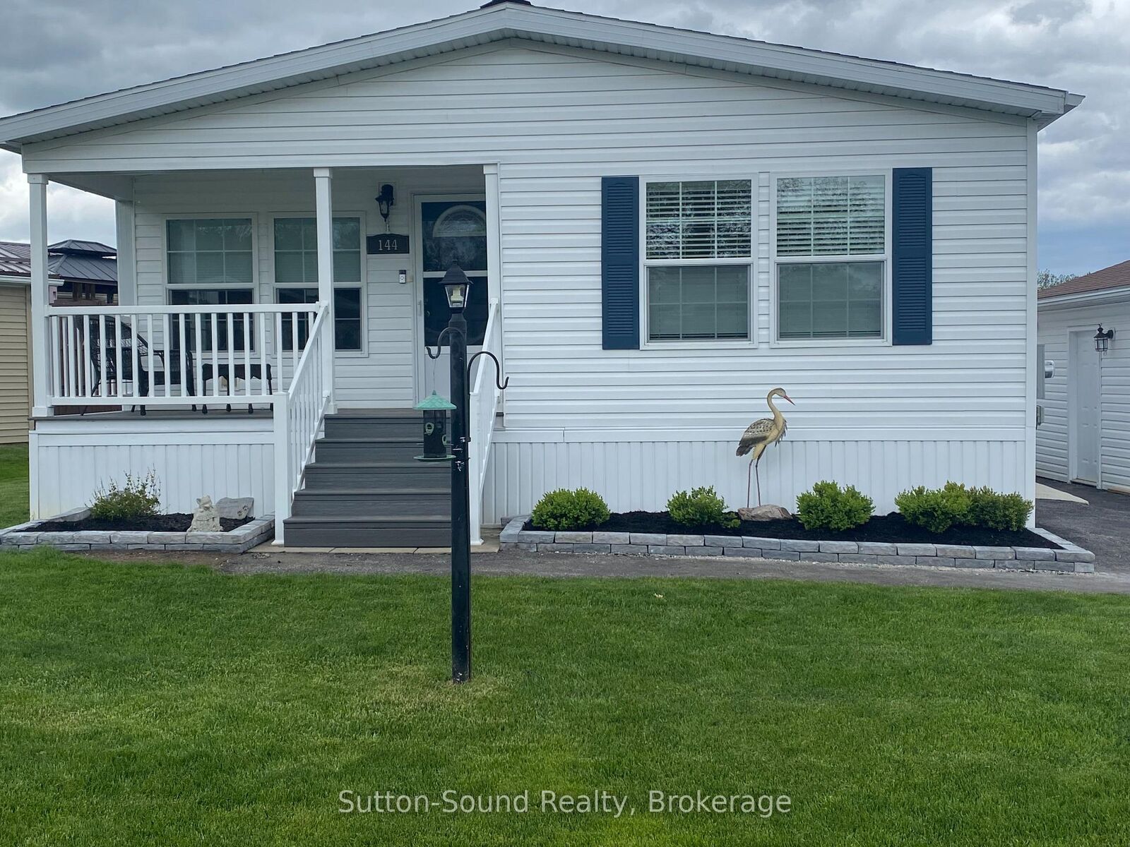 Property Photo: 144 Rosewood Drive ON N4K 5N5
