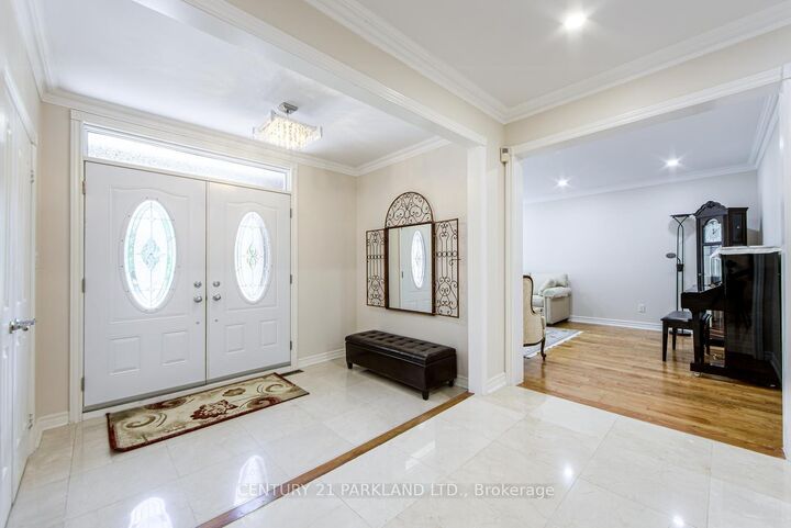 Property Photo:  112 Strathearn Avenue  ON L4B 2L2 