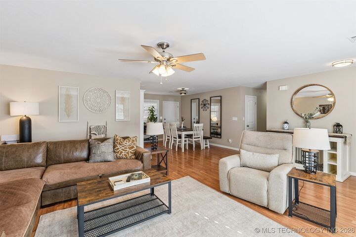 Property Photo: 1018 E 12th Street OK 74023