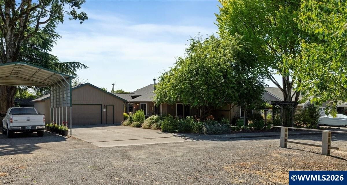 Property Photo:  210 S 2nd St  OR 97111 