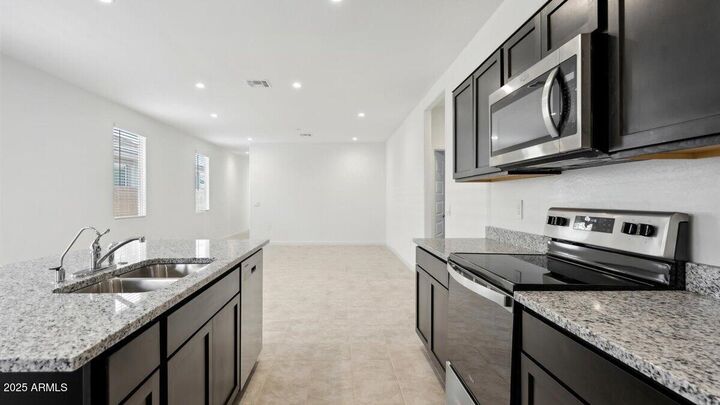 Property Photo:  2127 W Starkey Avenue  AZ 85120 