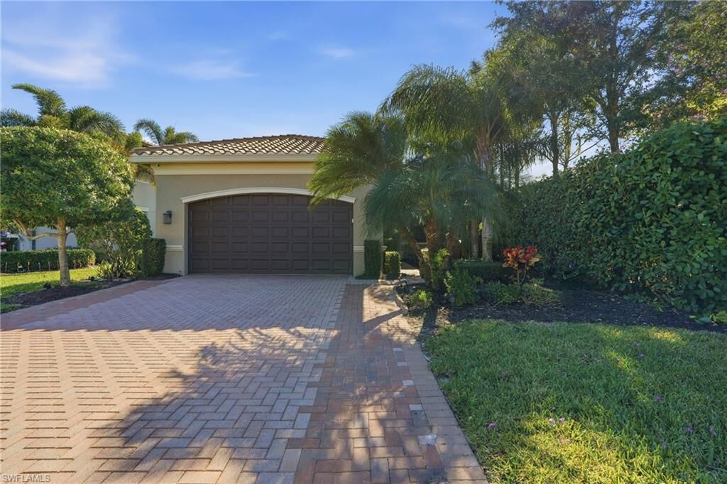 Property Photo: 4194 Amelia Way FL 34119
