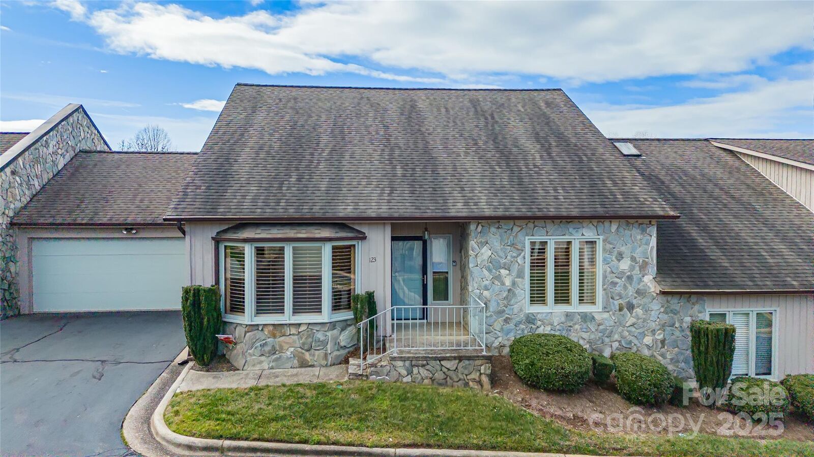 Property Photo:  603 NE 29th Avenue 123  NC 28601 