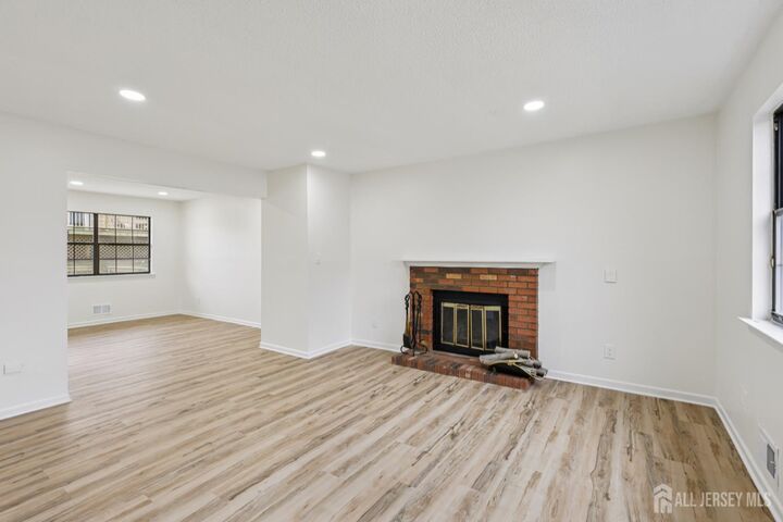 Property Photo:  21 Wellington Court  NJ 08872 