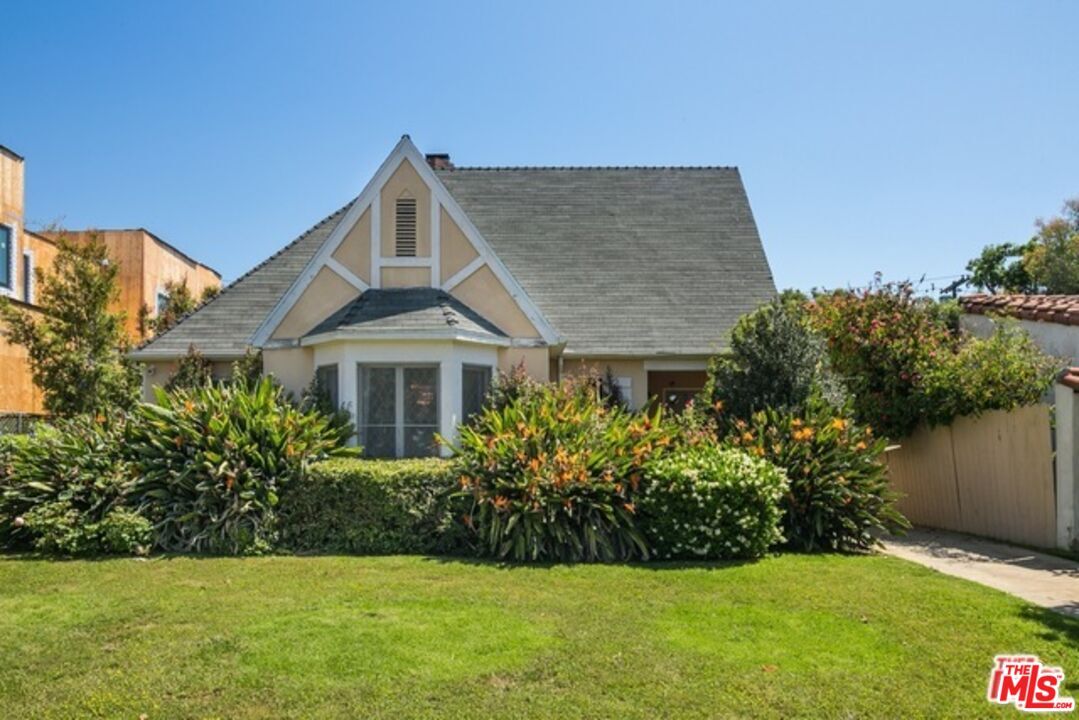 Property Photo:  1342 Woodruff Ave  CA 90024 