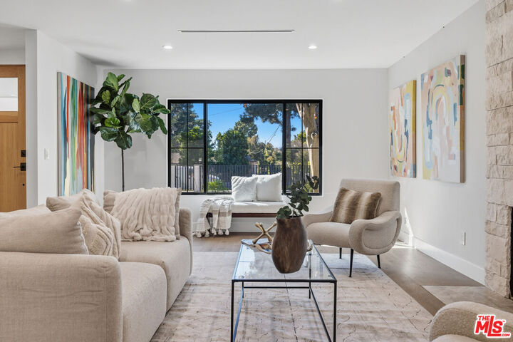 Property Photo: 5032 Bluebell Ave CA 91607